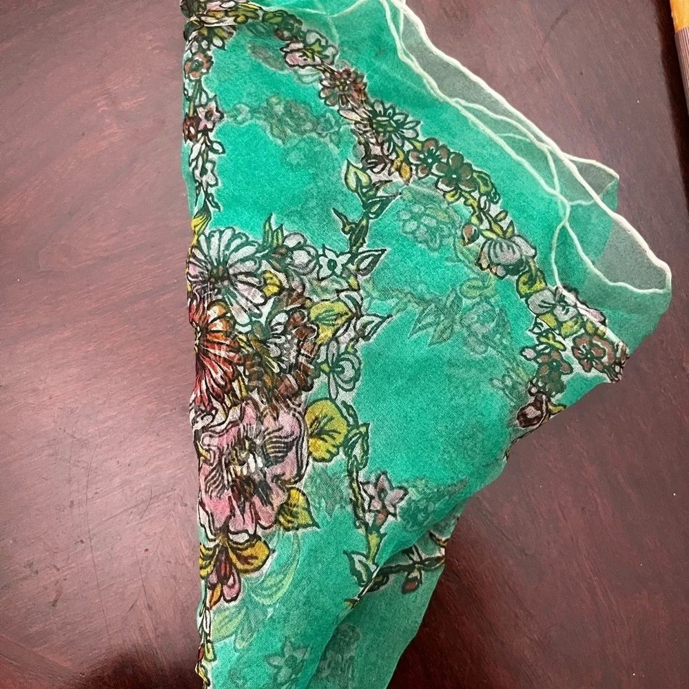 Elegant Green Scarf vintage silk( Crepes)